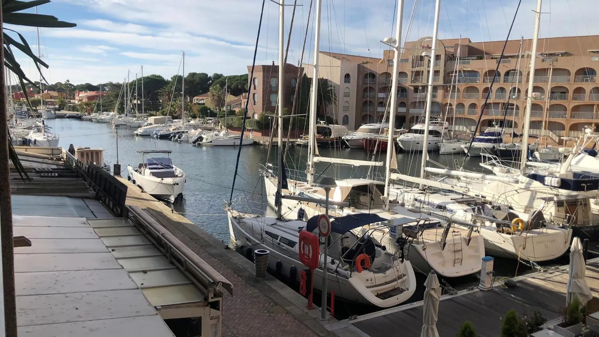 Hyetai Appartement Pour 4 Personnes Face Au Port A Hyeres France