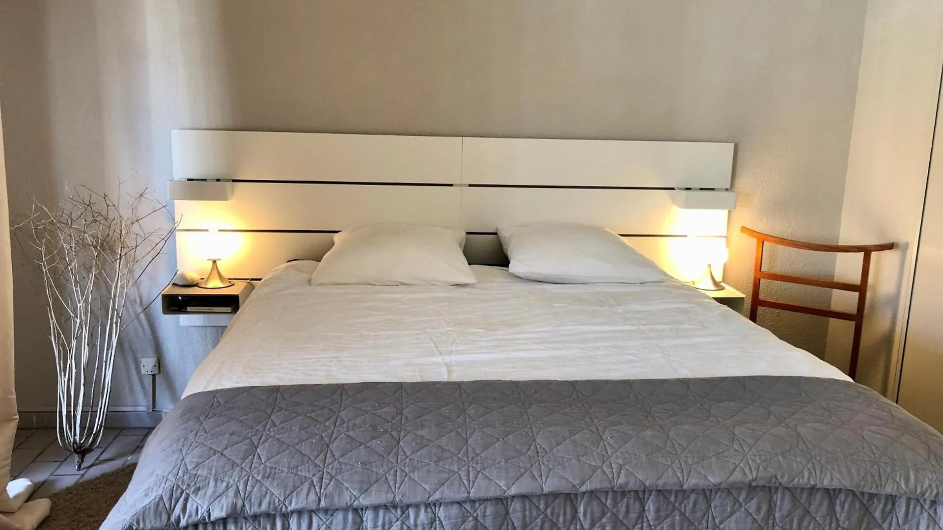 Hyetai Appartement Pour 4 Personnes Face Au Port A Hyeres 0*,  France