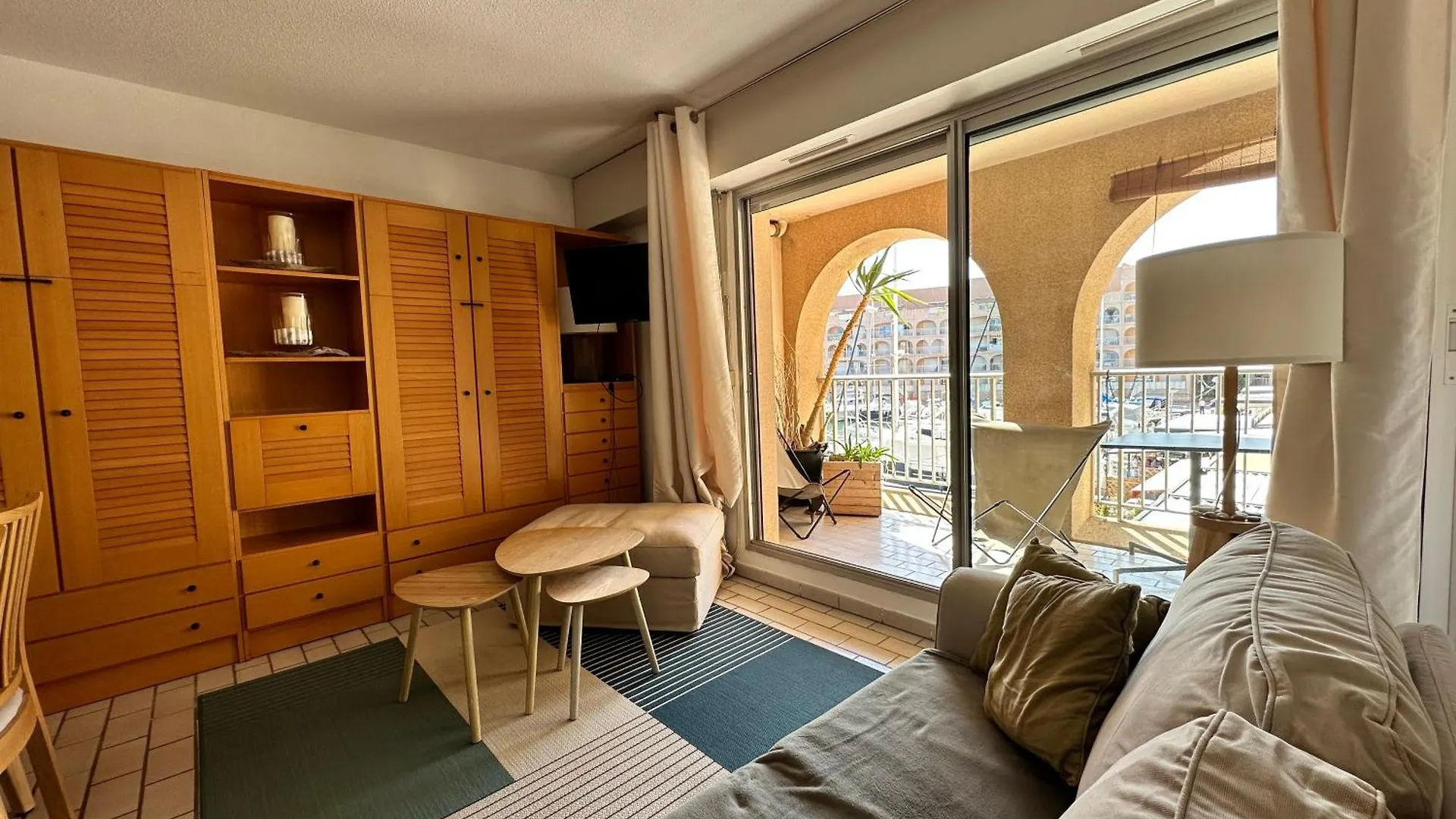 Hyetai Appartement Pour 4 Personnes Face Au Port A Hyeres Apartment