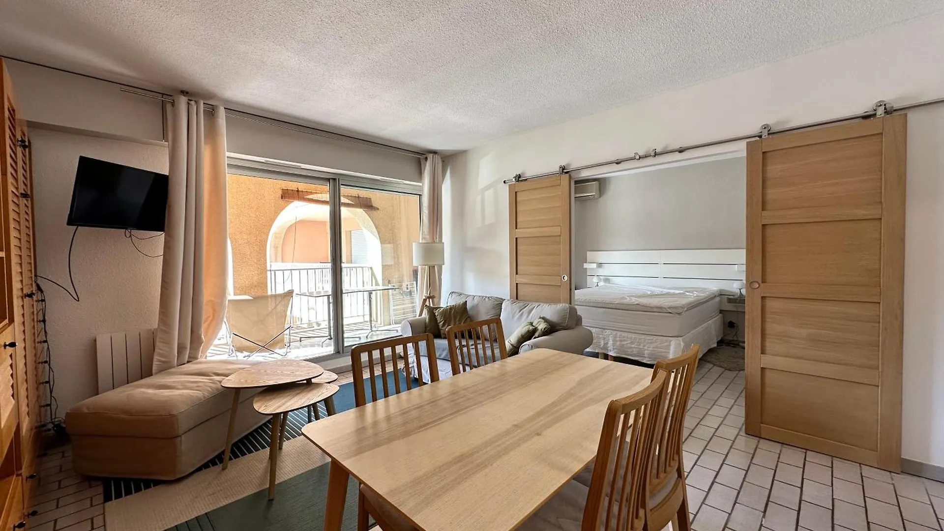Apartment Hyetai Appartement Pour 4 Personnes Face Au Port A Hyeres