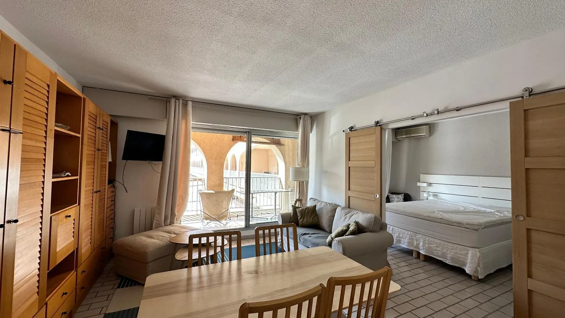 Hyetai Appartement Pour 4 Personnes Face Au Port A Hyeres France