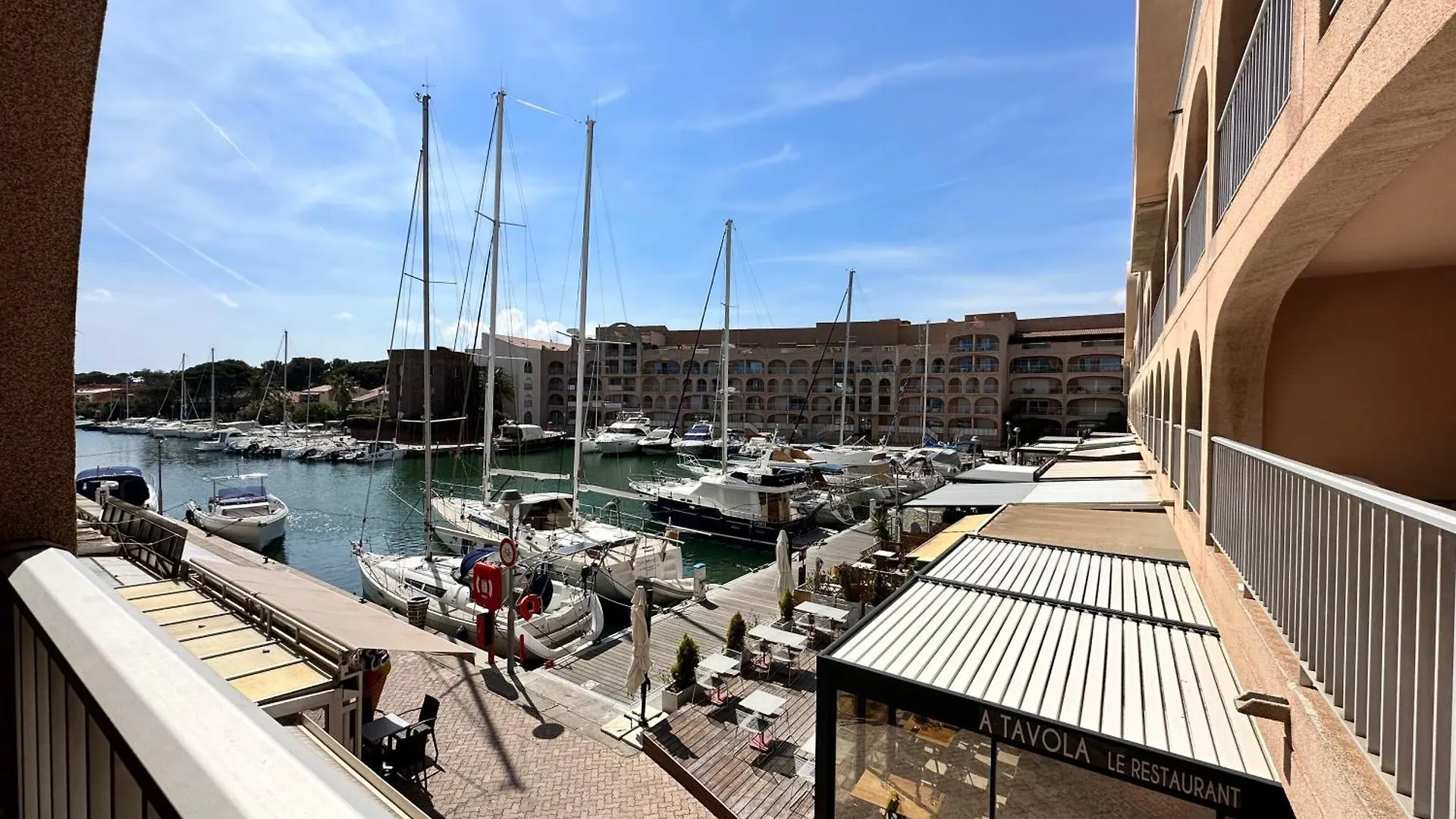 Apartment Hyetai Appartement Pour 4 Personnes Face Au Port A Hyeres France
