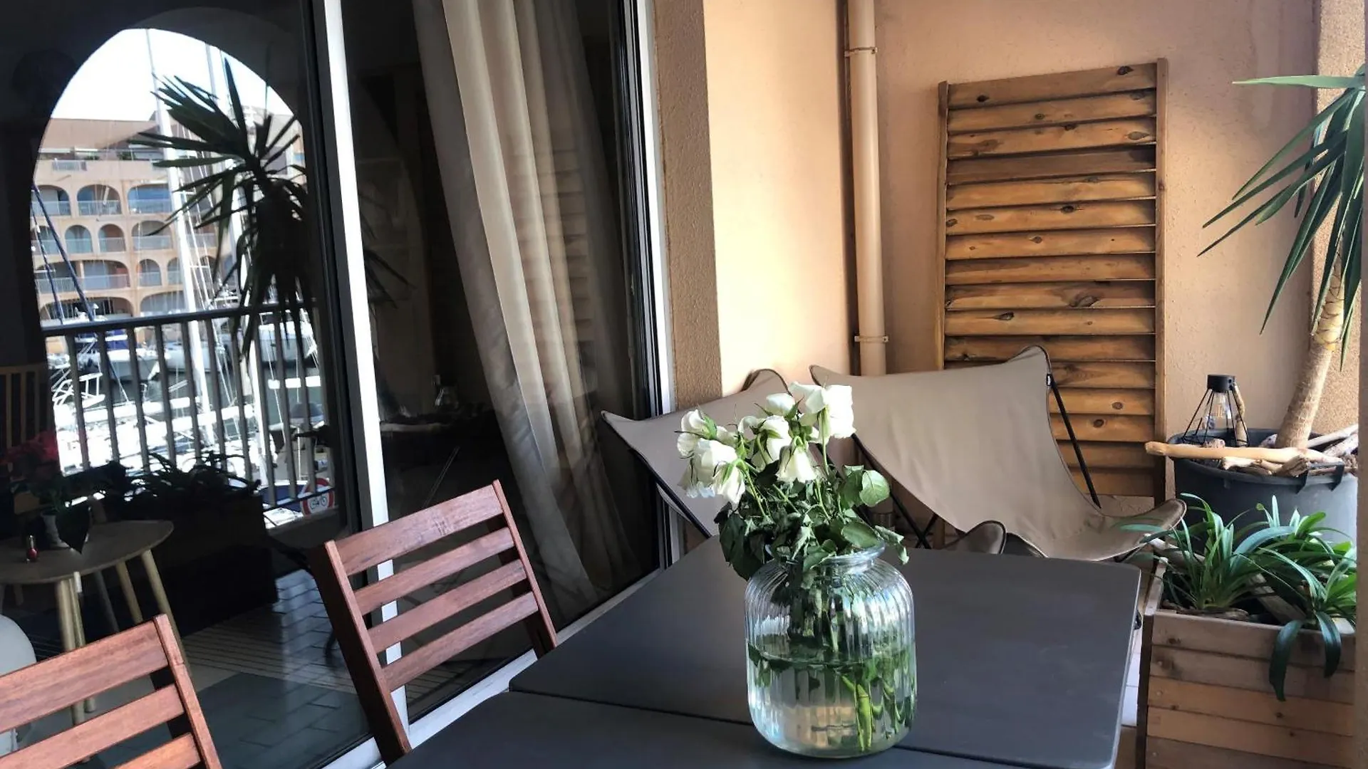Hyetai Appartement Pour 4 Personnes Face Au Port A Hyeres
